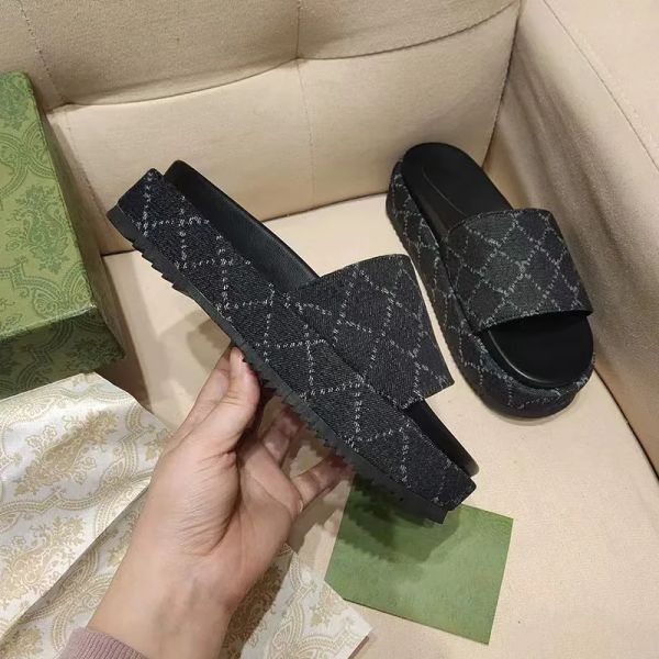 Designer sandals slippers luxurious fashionable summer men women shoes multi-color luxury slippers black rubber sole molded insole Slides